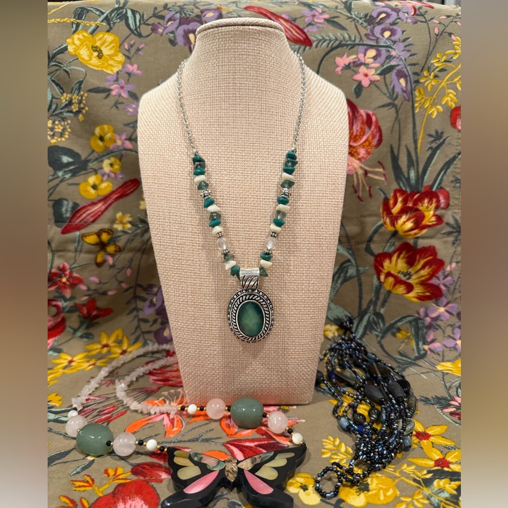 Silver and Green stone beaded Necklace, Butterfly necklace,and beaded bracelet💙